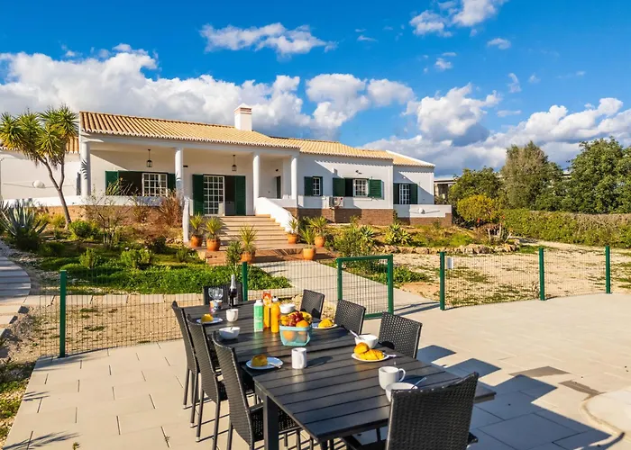 Villa Amina By Portucasa *